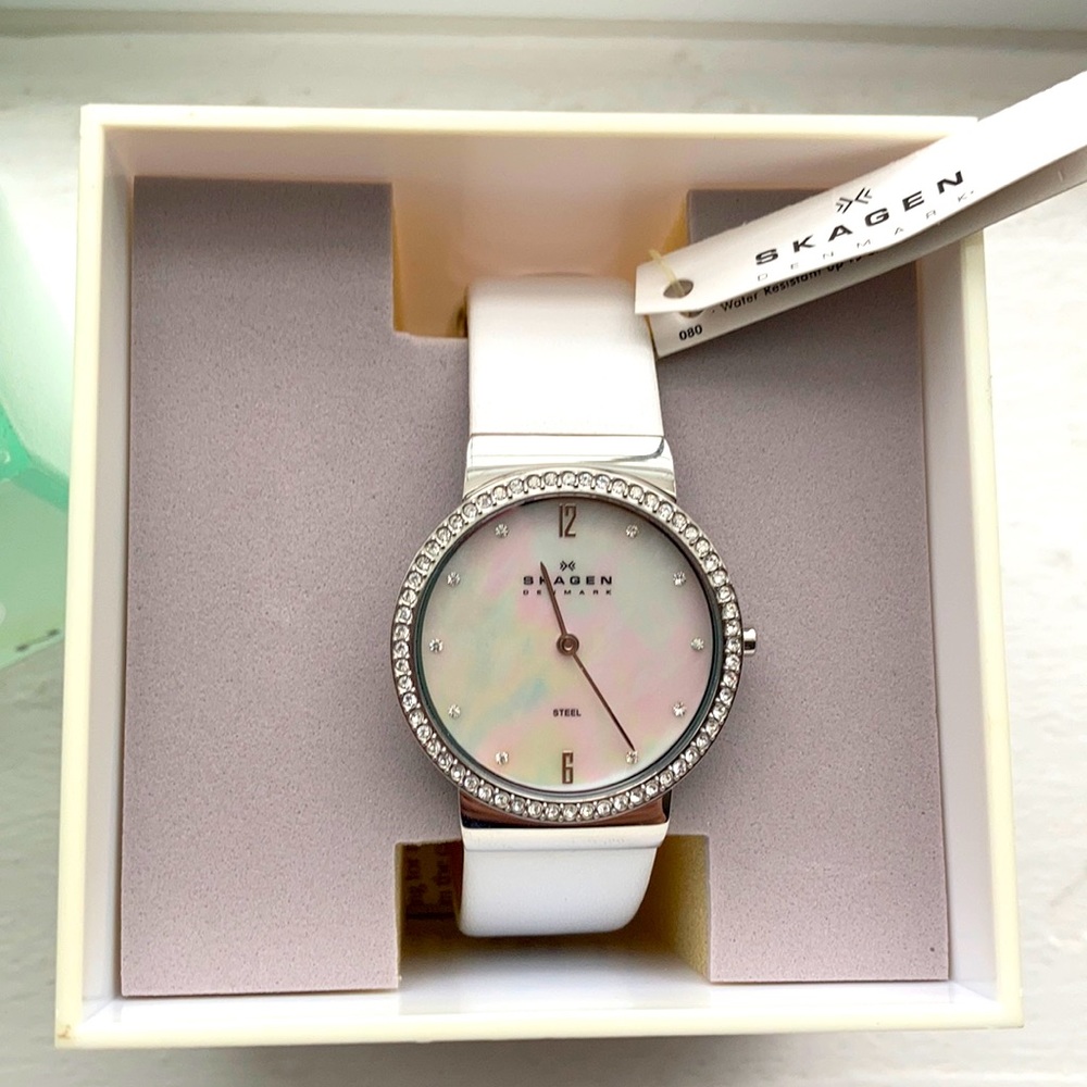 Skagen Women’s White Watch, leather band